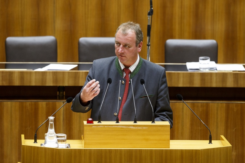 Nationalratsabgeordneter Wolfgang Zanger (F) am Rednerpult