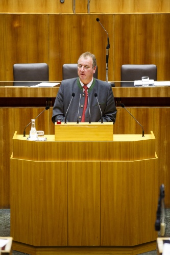 Nationalratsabgeordneter Wolfgang Zanger (F) am Rednerpult