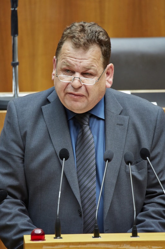 Nationalratsabgeordneter Rupert Doppler am Rednerpult