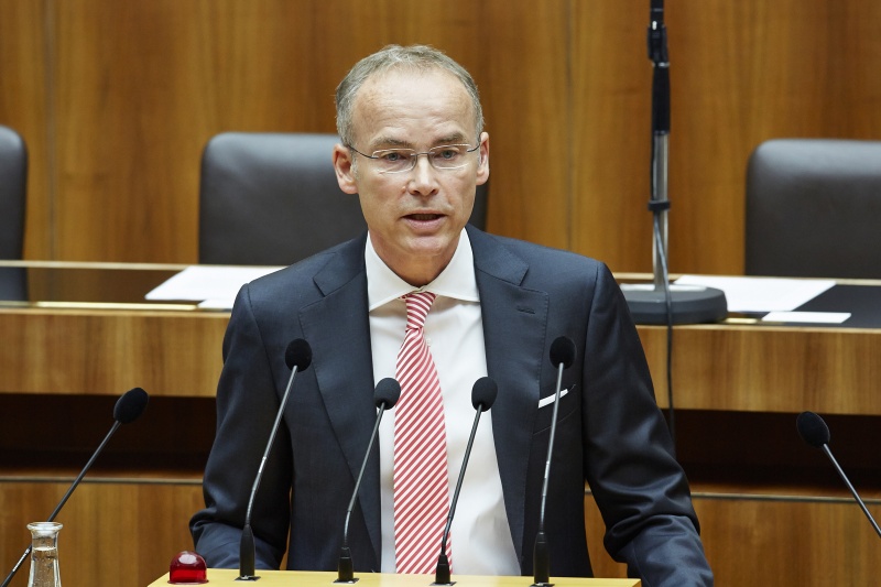 Nationalratsabgeordneter Marcus Franz am Rednerpult
