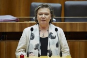 Nationalratsabgeordnete Anneliese Kitzmüller (F) am Rednerpult