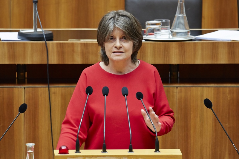Nationalratsabgeordnete Andrea Kuntzl (S) am Rednerpult
