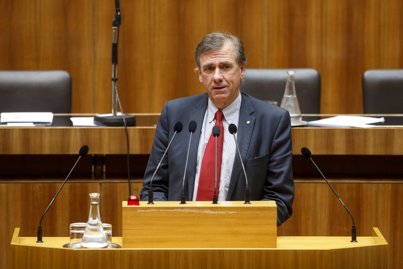 Nationalratsabgeordneter Erwin Rasinger (V) am Rednerpult