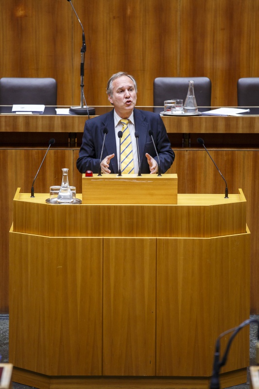 Nationalratsabgeordneter Walter Rosenkranz (F) am Rednerpult