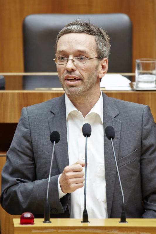 Nationalratsabgeordneter Herbert Kickl (F) am Rednerpult