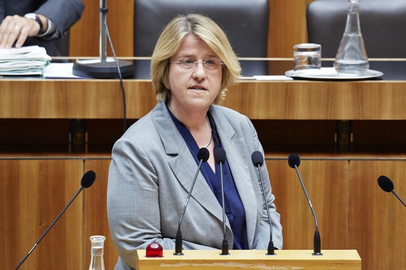 Nationalratsabgeordnete Ruperta Lichtenecker (G) am Rednerpult