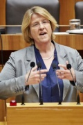 Nationalratsabgeordnete Ruperta Lichtenecker (G) am Rednerpult