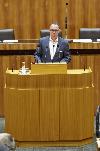 Nationalratsabgeordneter Andreas Ottenschläger (V) am Rednerpult