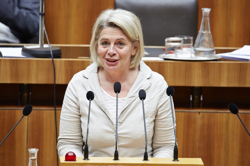 Nationalratsabgeordnete Eva Mückstein (G) am Rednerpult