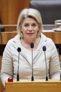 Nationalratsabgeordnete Eva Mückstein (G) am Rednerpult
