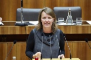Nationalratsabgeordnete Daniela Musiol (G) am Rednerpult