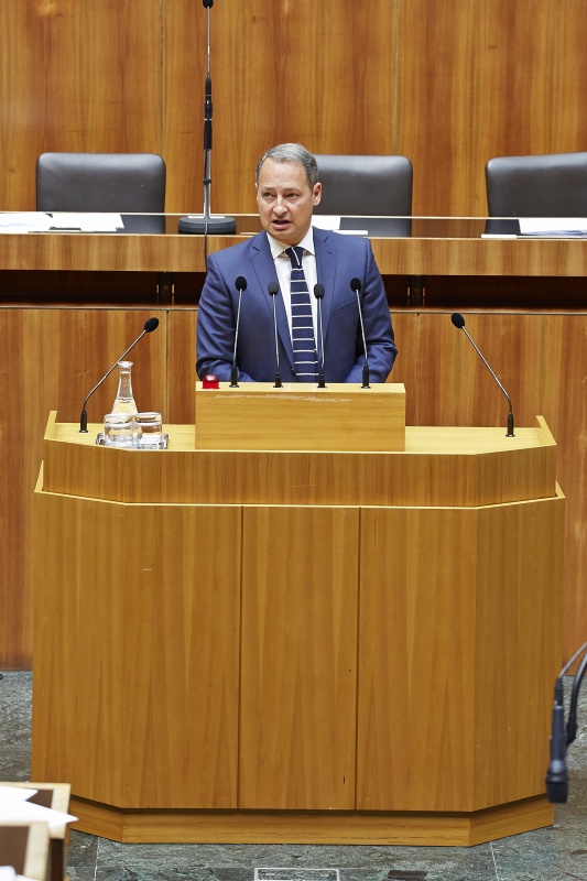 Klubobmann Andreas Schieder (S) am Rednerpult