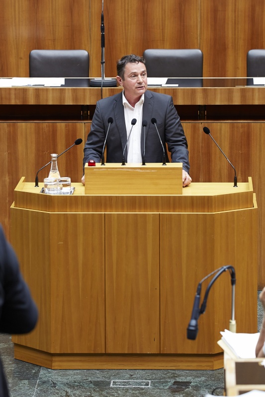 Nationalratsabgeordneter Norbert Sieber (V) am Rednerpult