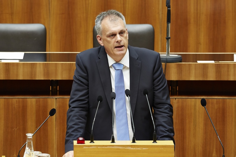 Nationalratsabgeordneter Maximilian Unterrainer (S) am Rednerpult