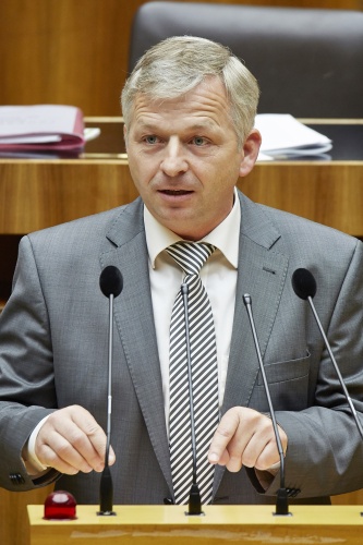 Nationalratsabgeordneter Nikolaus Prinz (V) am Rednerpult