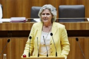 Nationalratsabgeordnete Barbara Rosenkranz (F) am Rednerpult