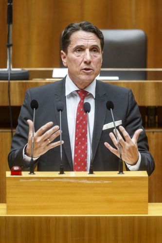 Nationalratsabgeordneter Reinhard Eugen Bösch (F) am Rednerpult