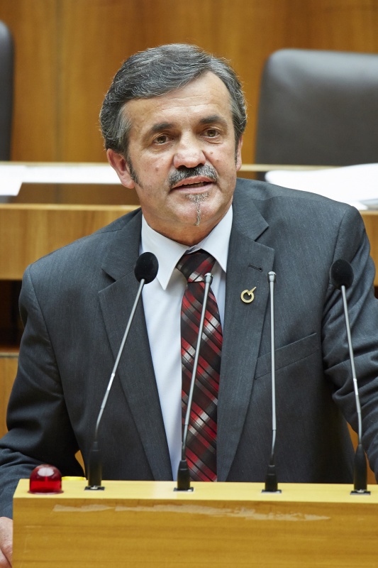 Nationalratsabgeordneter Leopold Steinbichler (T) am Rednerpult