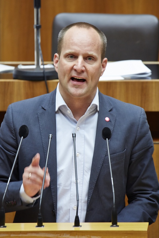 Klubobmann Matthias Strolz (N) am Rednerpult