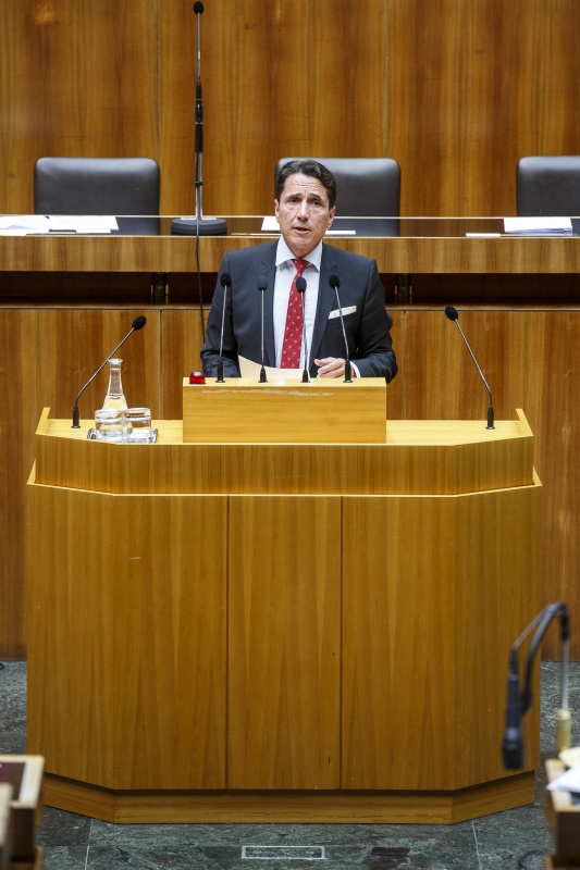 Nationalratsabgeordneter Reinhard Eugen Bösch (F) am Rednerpult