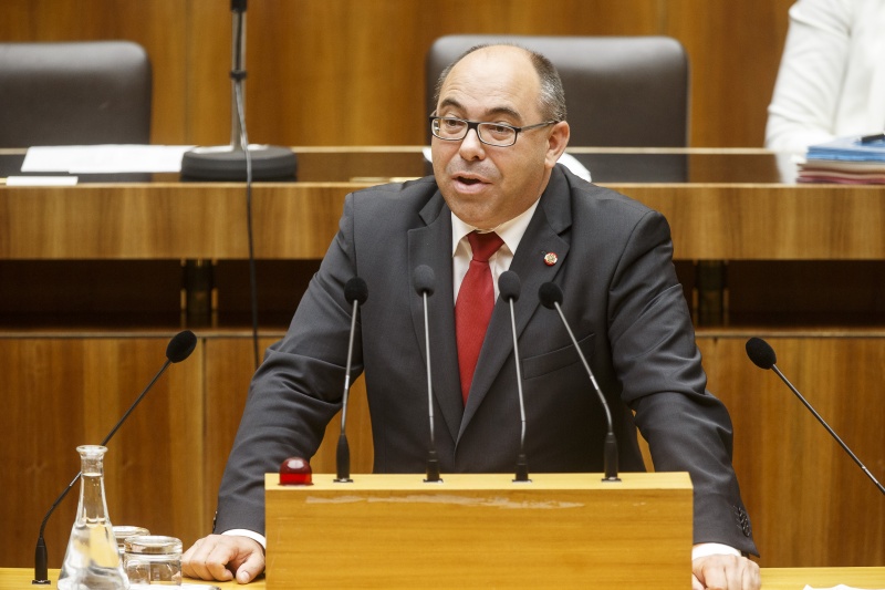 Nationalratsabgeordneter Klaus Uwe Feichtinger (S) am Rednerpult