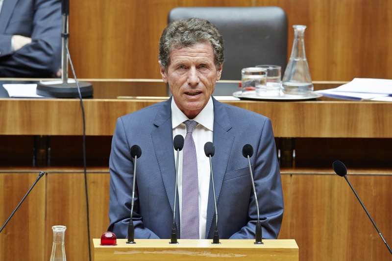 Nationalratsabgeordneter Karlheinz Töchterle (V) am Rednerpult