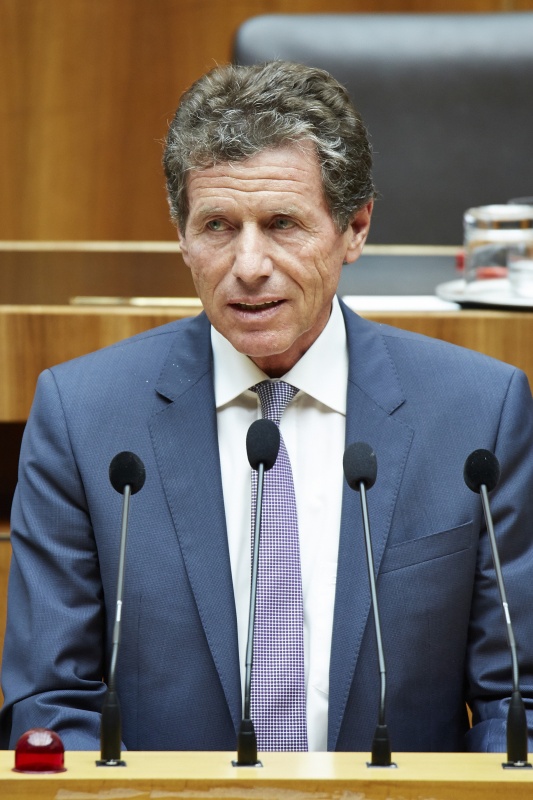 Nationalratsabgeordneter Karlheinz Töchterle (V) am Rednerpult