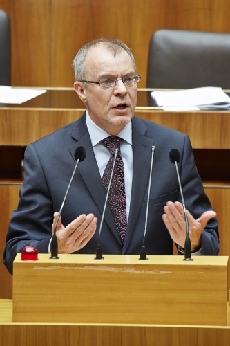 Nationalratsabgeordneter Harald Troch (S) am Rednerpult