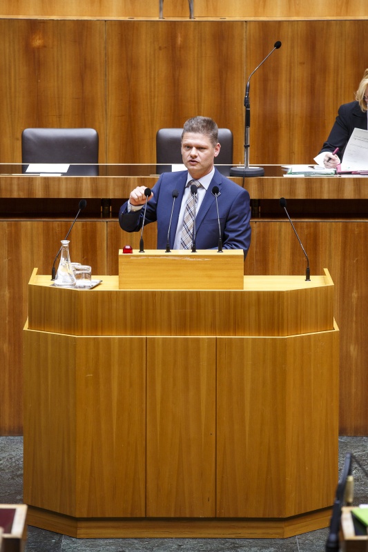 Nationalratsabgeordneter Andreas Hanger (V) am Rednerpult