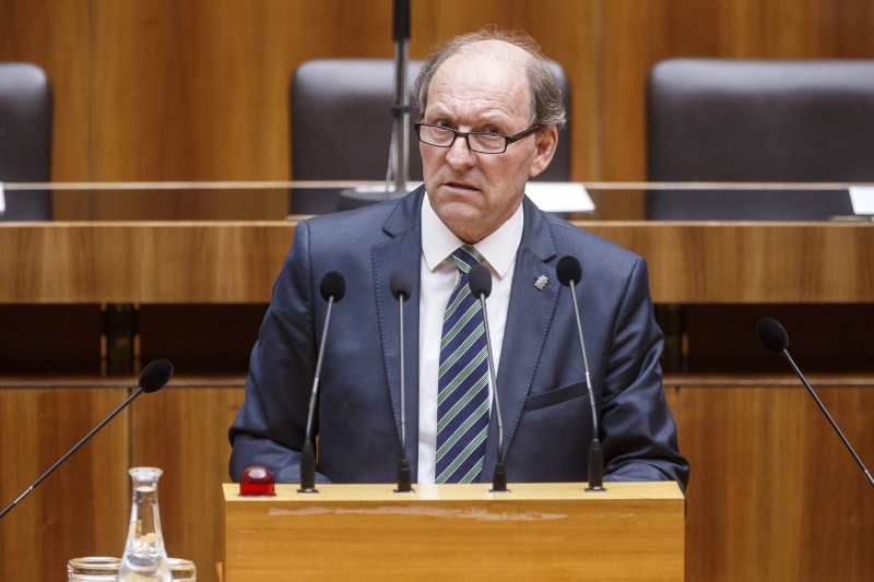 Nationalratsabgeordneter Johann Hechtl (S) am Rednerpult