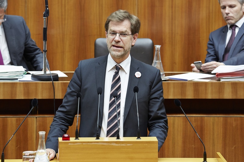 Nationalratsabgeordneter Andreas Zakostelsky (V) am Rednerpult