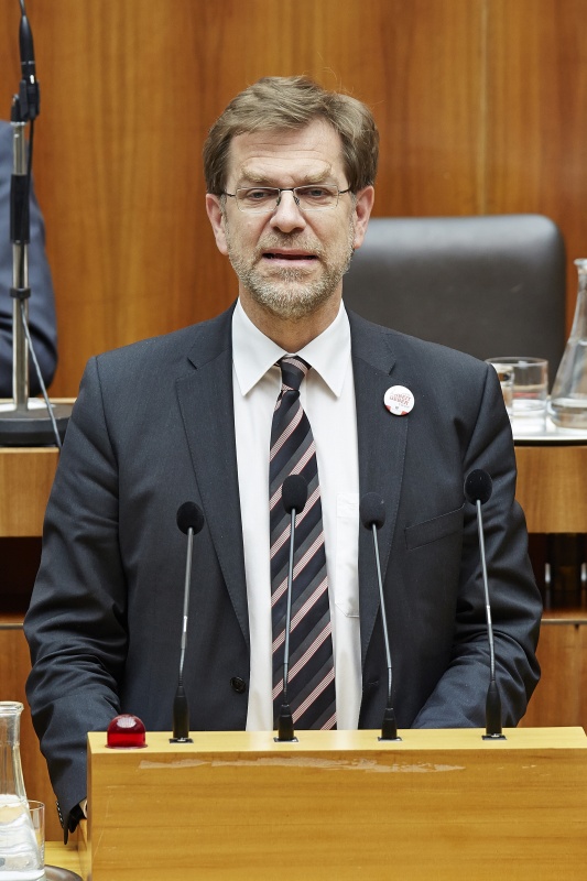 Nationalratsabgeordneter Andreas Zakostelsky (V) am Rednerpult