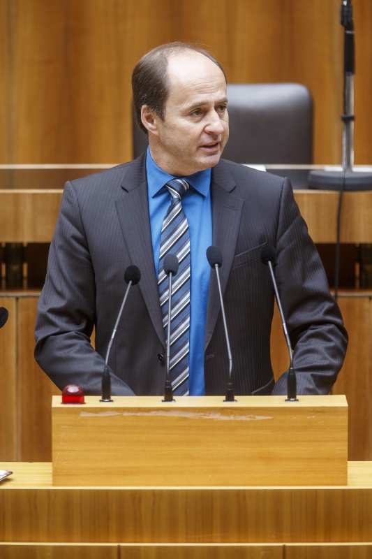 Nationalratsabgeordneter Hubert Kuzdas (S) am Rednerpult