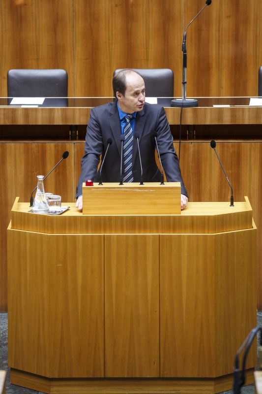 Nationalratsabgeordneter Hubert Kuzdas (S) am Rednerpult