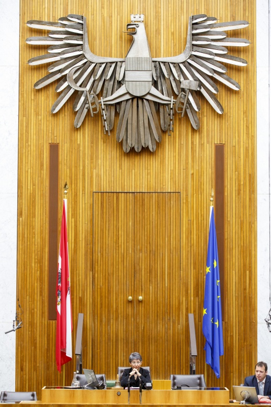 Nationalratspräsidentin Barbara Prammer (S) bei der Vorsitzführung am Präsidium
