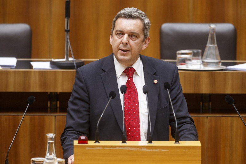 Nationalratsabgeordneter Konrad Antoni (S) am Rednerpult