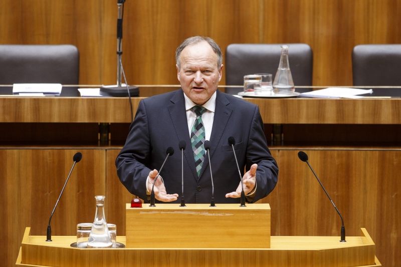 Nationalratsabgeordneter Hermann Schultes (V) am Rednerpult