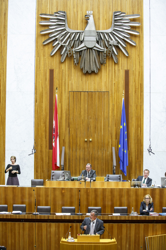 Nationalratsabgeordneter Hermann Lipitsch (S) am Rednerpult. Auf der Regierungsbank Staatssekretärin Sonja Steßl (S). Am Präsidium Zweiter Nationalratspräsident Karlheinz Kopf (V)