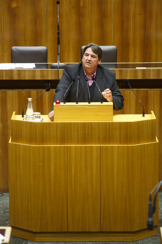 Nationalratsabgeordneter Josef Muchitsch (S) am Rednerpult