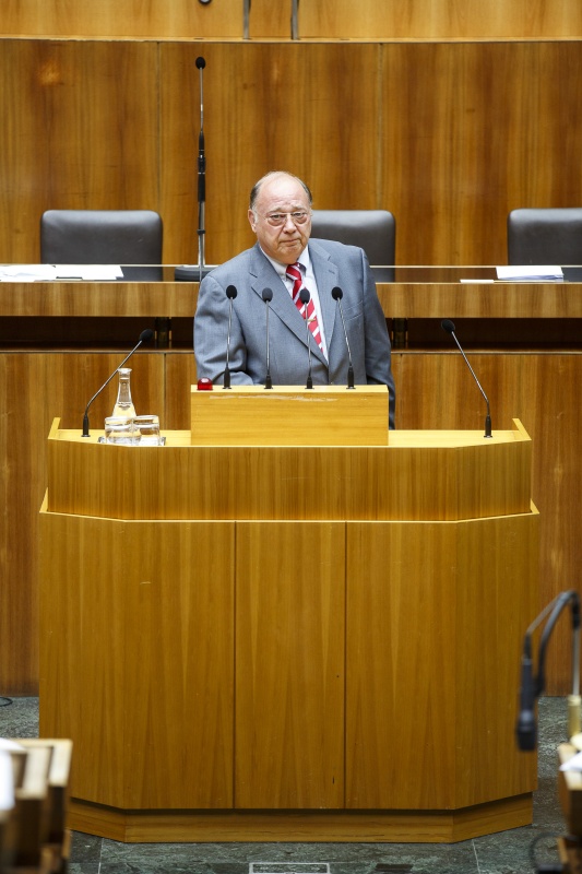 Nationalratsabgeordneter Otto Pendl (S) am Rednerpult