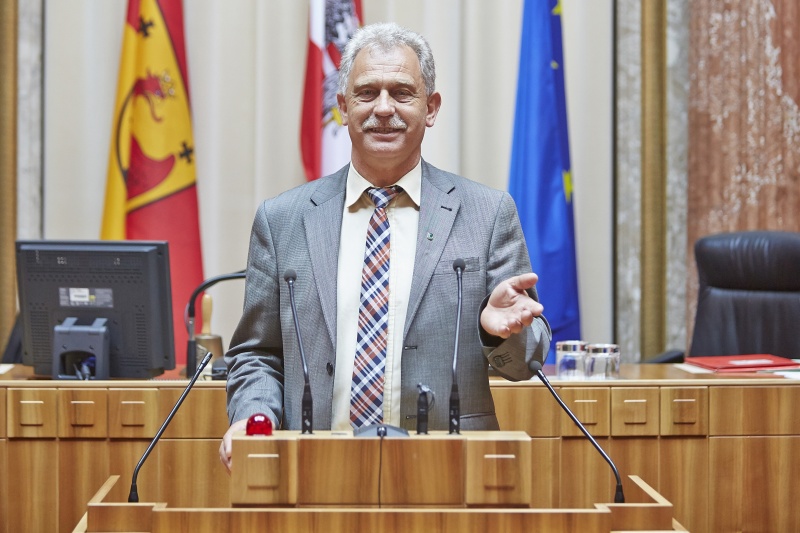 Bundesrat Peter Oberlehner (V) am Rednerpult