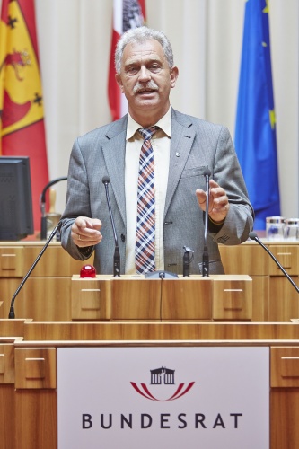 Bundesrat Peter Oberlehner (V) am Rednerpult