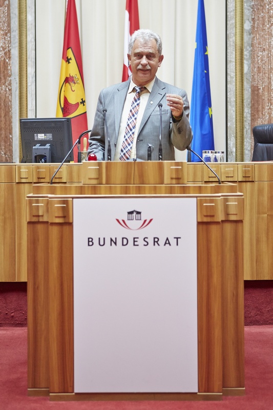 Bundesrat Peter Oberlehner (V) am Rednerpult