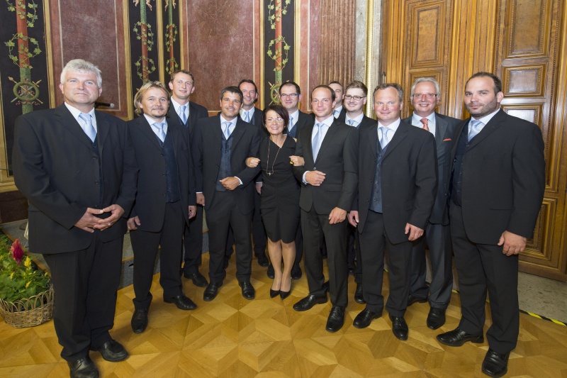 Männerchor Bilka mit Bundesratspräsidentin Ana Blatnik (S) (Bildmitte)