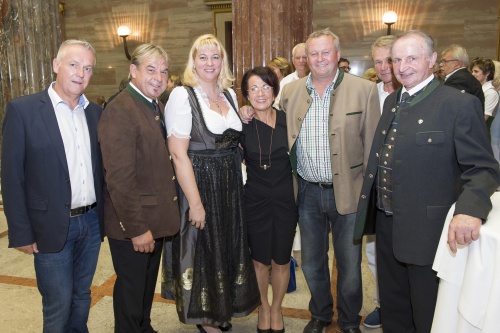 Bundesratspräsidentin Ana Blatnik (4.v.li.) (S) mit VeranstaltungsteilnehmerInnen