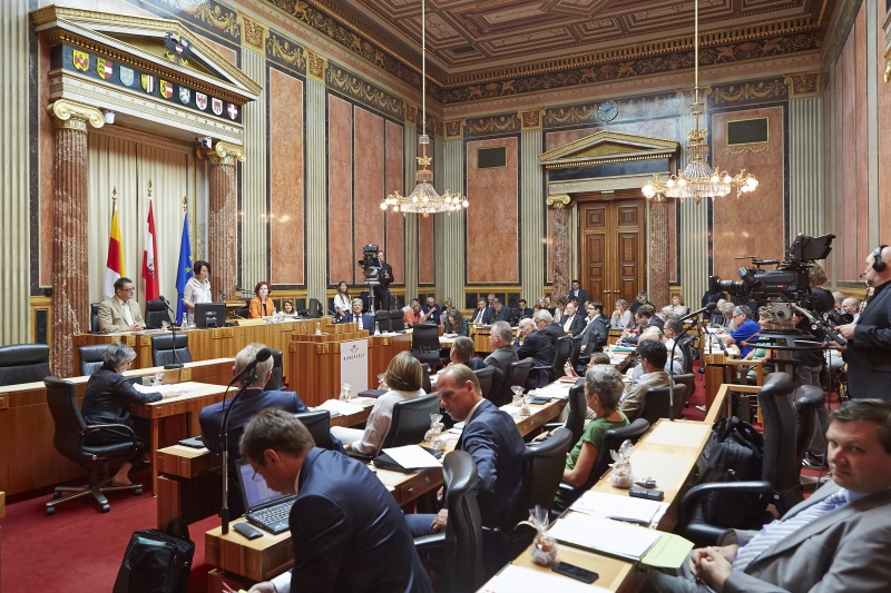 Bundesratspräsidentin Ana Blatnik  (S) bei ihrer Antrittsrede am Präsidium