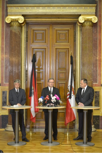 v.li.: Parlamentsdirektor Harald Dossi, Zweiter Nationalratspräsident Karlheinz Kopf (V) und Universitätsprofessor Christoph Zielinski während der Pressekonferenz