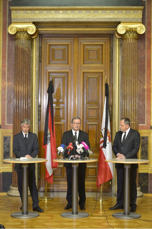 v.li.: Parlamentsdirektor Harald Dossi, Zweiter Nationalratspräsident Karlheinz Kopf (V) und Universitätsprofessor Christoph Zielinski während der Pressekonferenz