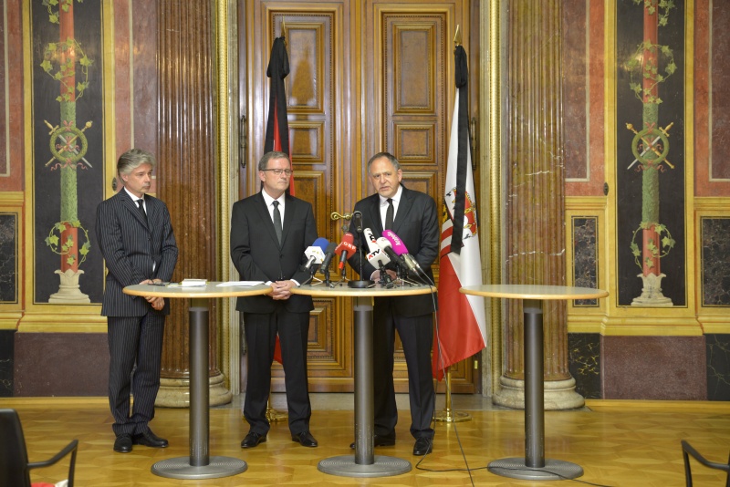 v.li.: Parlamentsdirektor Harald Dossi, Zweiter Nationalratspräsident Karlheinz Kopf (V) und Universitätsprofessor Christoph Zielinski während der Pressekonferenz