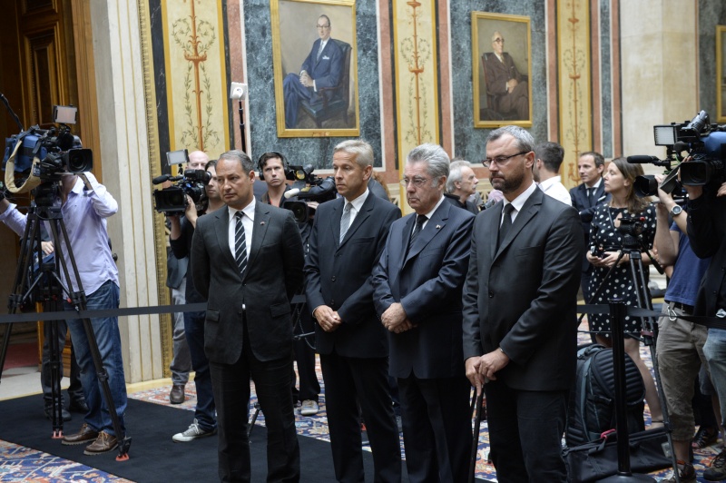 v.li.: Klubobmann Andreas Schieder (S), Klubobmann Reinhold Lopatka (V), Bundespräsident Heinz Fischer und Dritter Nationalratspräsident Norbert Hofer (F)
